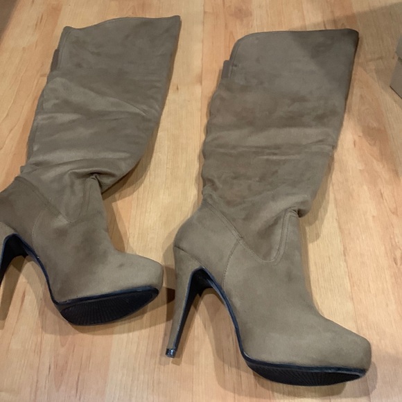 Shoedazzle over the knees boots - Picture 1 of 3